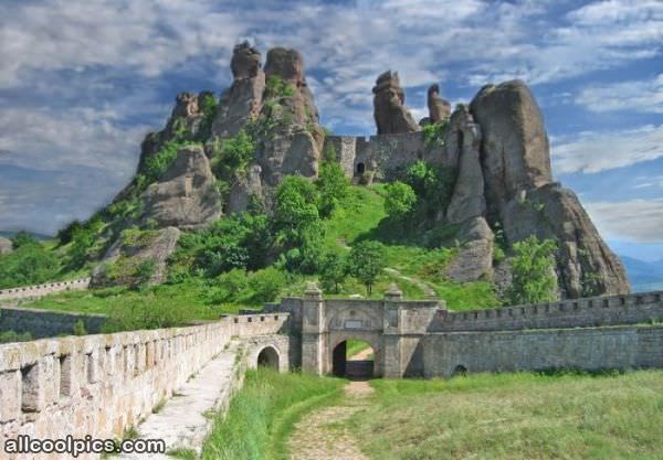 Cool Mountain Castle